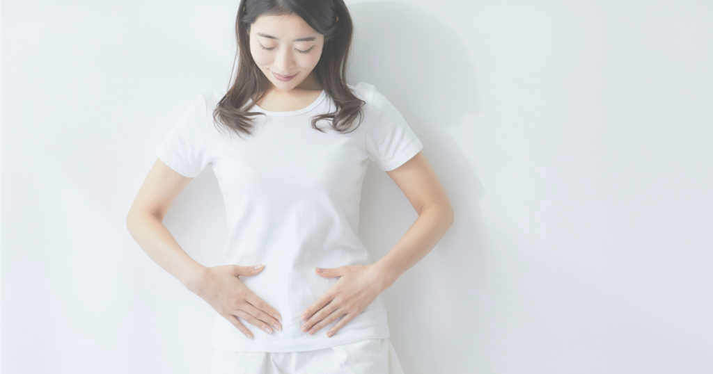 お腹の調子が良さそうな女性のイメージ図